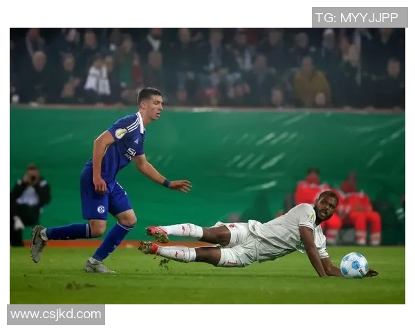 沙尔克04惨遭奥格斯堡羞辱,遭遇联赛三连败掉队保级集团 沙尔克04惨遭奥格斯堡羞辱,遭遇联赛三连败掉队保级集团